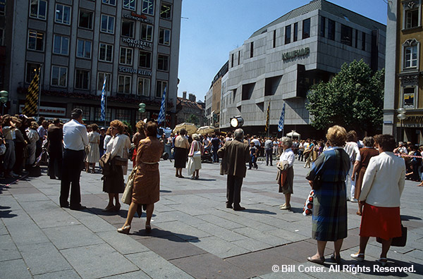 Extras facing the wrong way