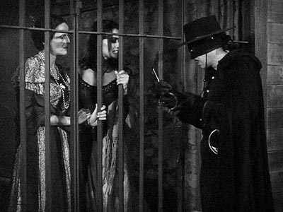Zorro tries to free the women